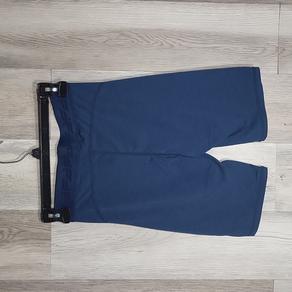 🛍Fabletics‎ Womens XXS Ultra High Waisted Wool Baselayer Bike Short 9" Blue NEW - Picture 2 of 9